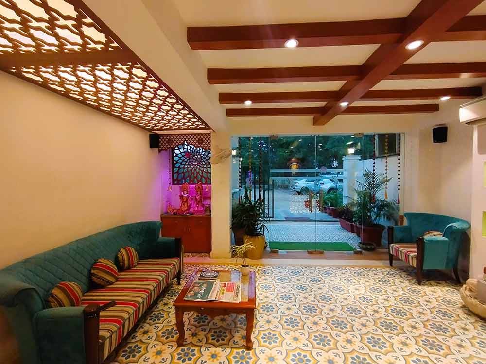 hotel near Medanta Hospital